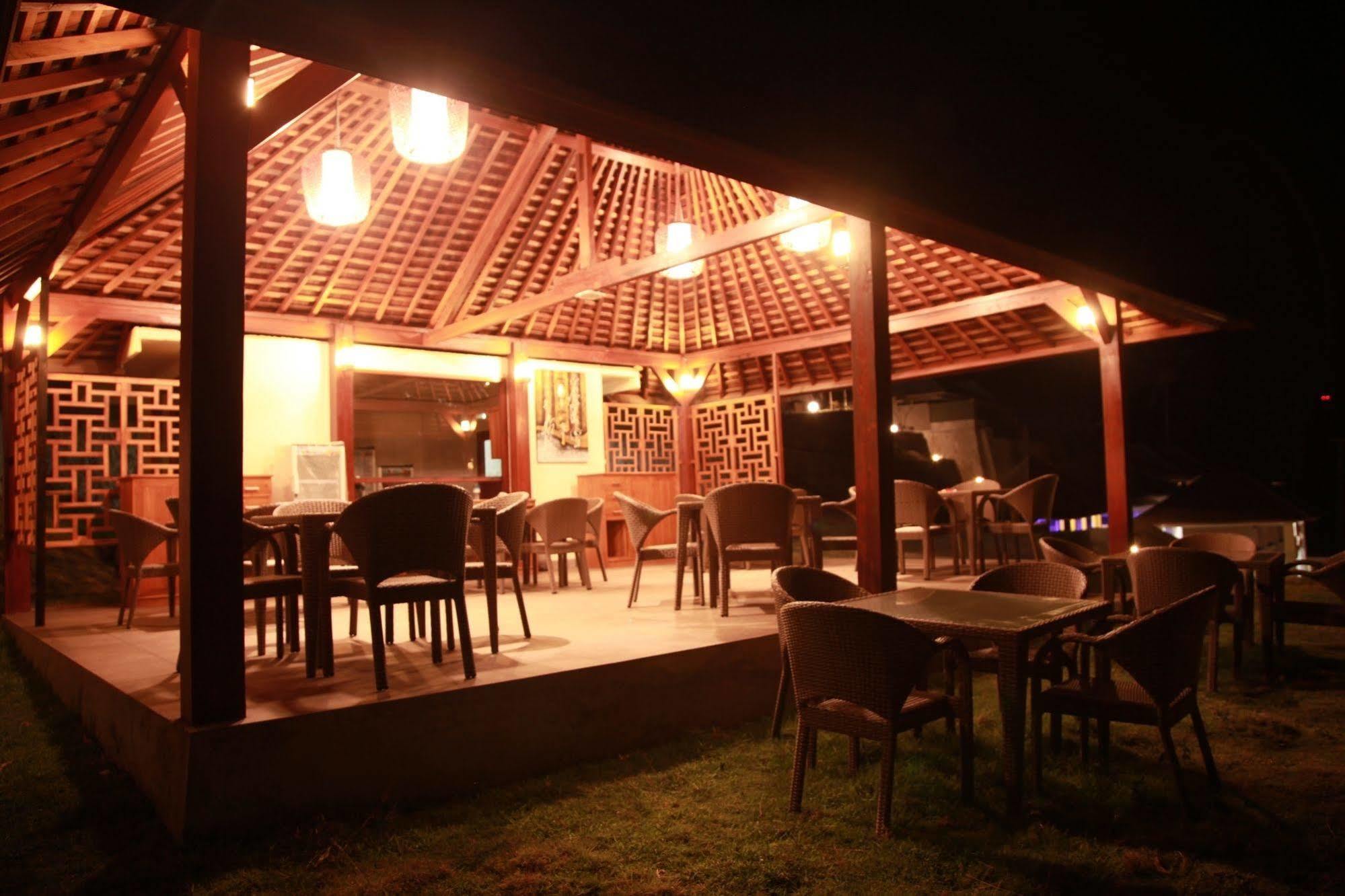 Lima Satu Resort Pemenang Buitenkant foto