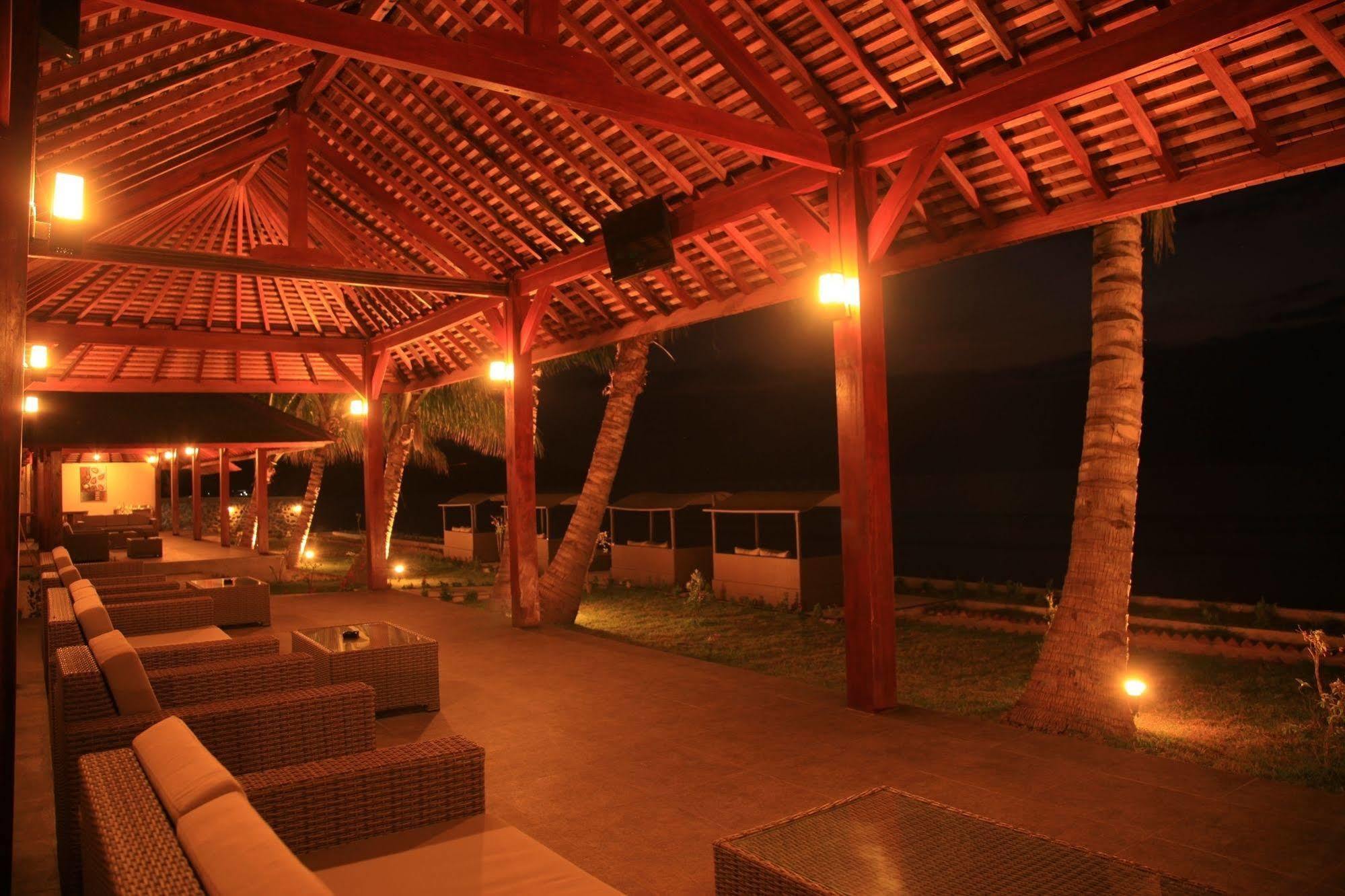Lima Satu Resort Pemenang Buitenkant foto