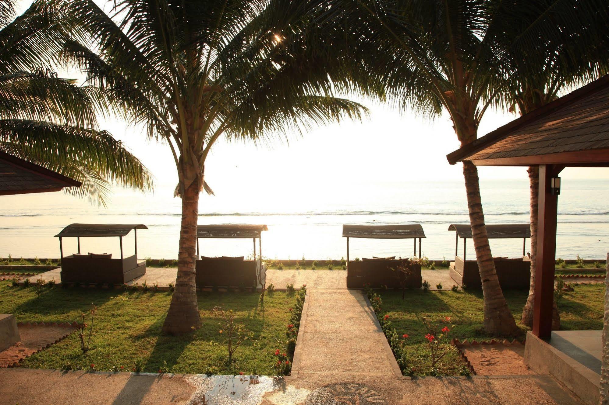 Lima Satu Resort Pemenang Buitenkant foto